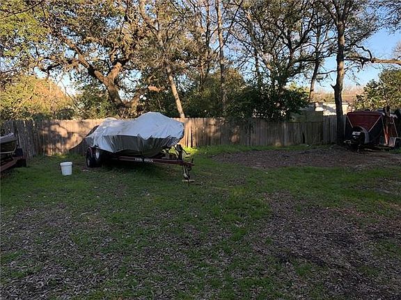 4th image of 2402 Cypress Ln
