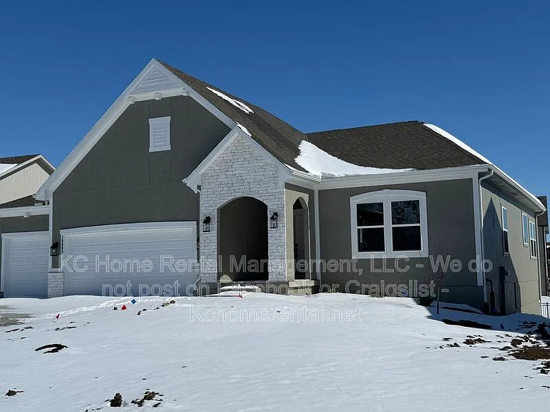 3 bed, 3.0 bath, 1725 sqft, $2,995 — Photo 2
