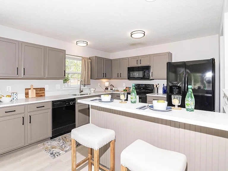 11081 Sanders Dr — Photo 10