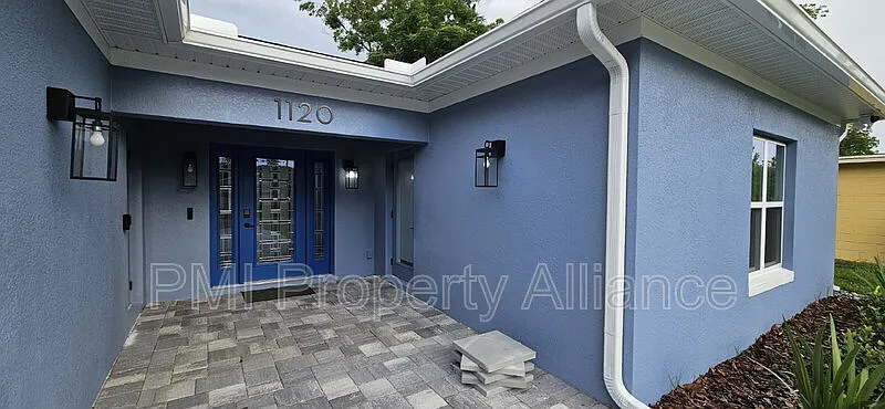 3 bed, 3.0 bath, 1300 sqft, $2,345 — Photo 3