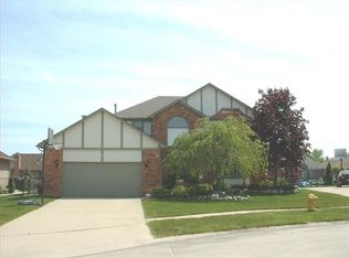 17370 Leafdale Ct, Macomb, MI