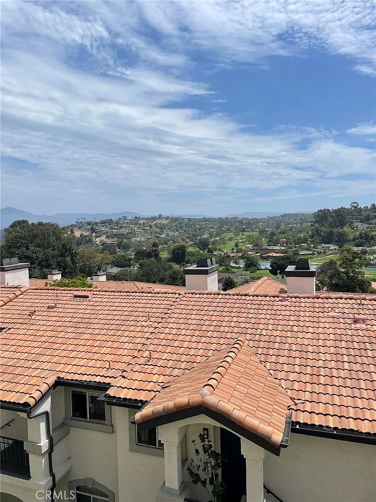 2 bed, 2.5 bath, 1024 sqft, $4,000 — Photo 1