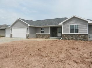 N8928 Blackoak St, Menasha, WI 54952