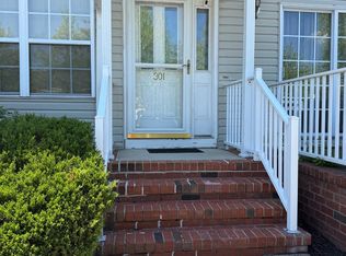 301 Vasser Dr, Piscataway, NJ 08854