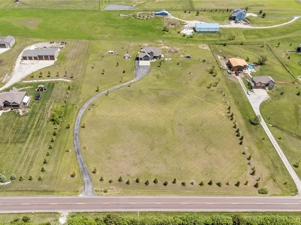 14896 170th St, Bonner Springs, KS 66012
