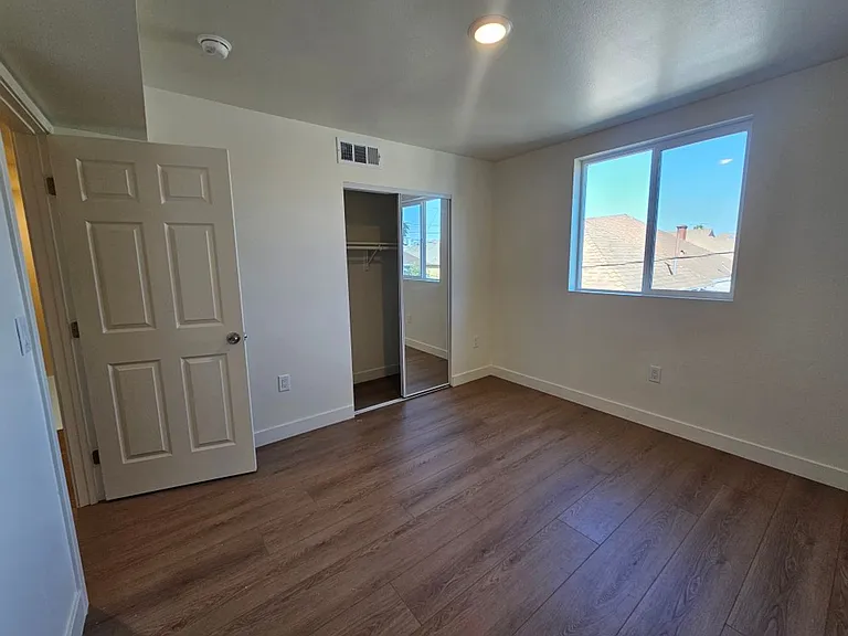 33(835E) — Photo 38