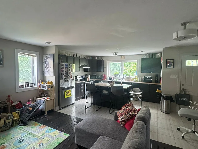 138 Lees Ave #2 — Photo 4
