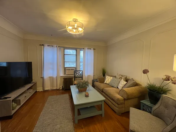 2423 W Lunt Ave, Chicago, IL