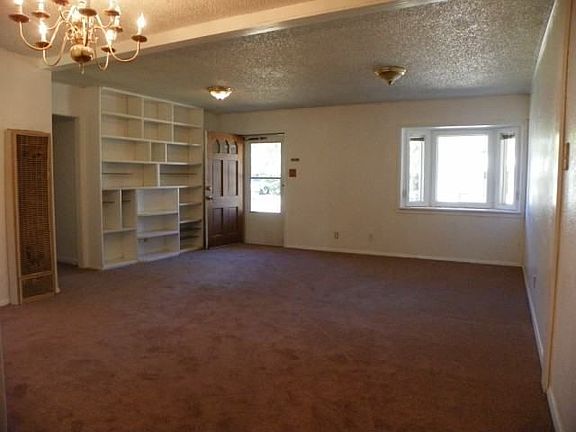 3rd image of 113 Park Dr