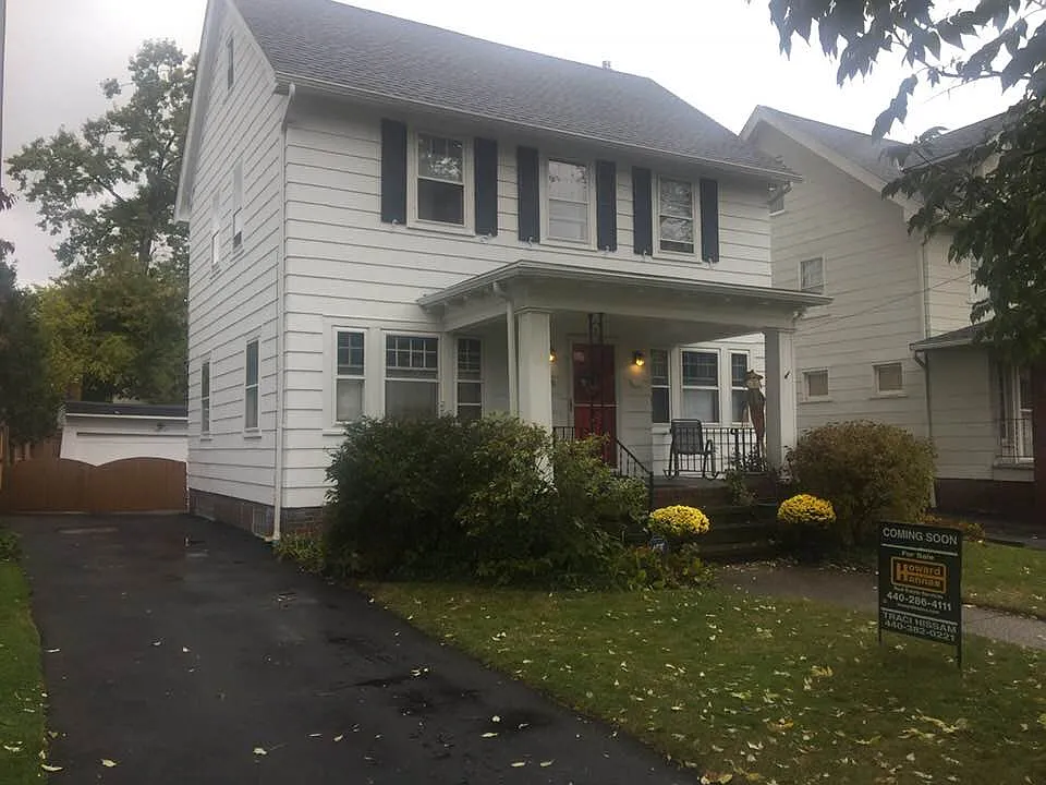 1136 Oxford Rd photo 1