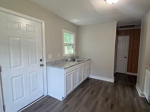 4th image of 609 Marcella Dr