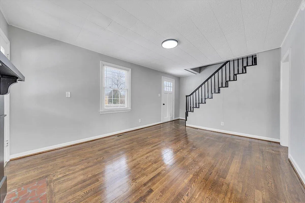 Building Photo - 32 Upland Dr