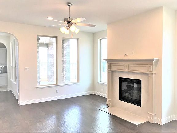 5th image of 6924 Royal View Dr