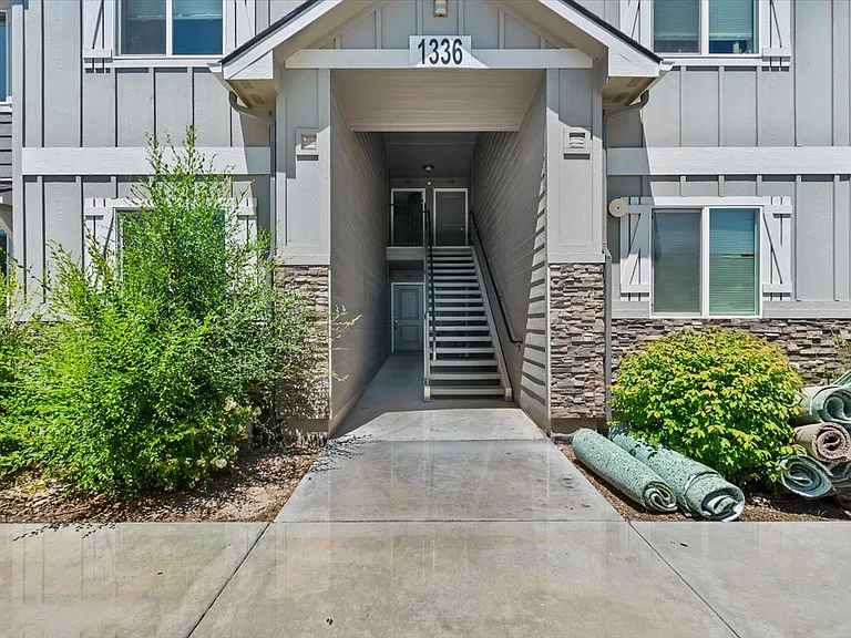 Creekside Apartments — Photo 20