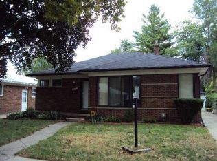 8843 Woodside Dr, Oak Park, MI 48237
