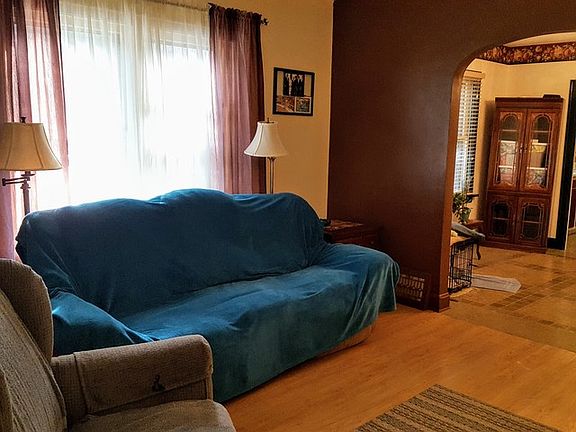 3rd image of 836 East Ave
