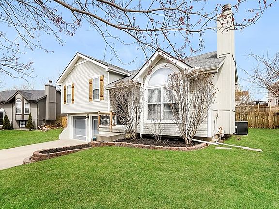 2nd image of 8424 NE 107th Ct