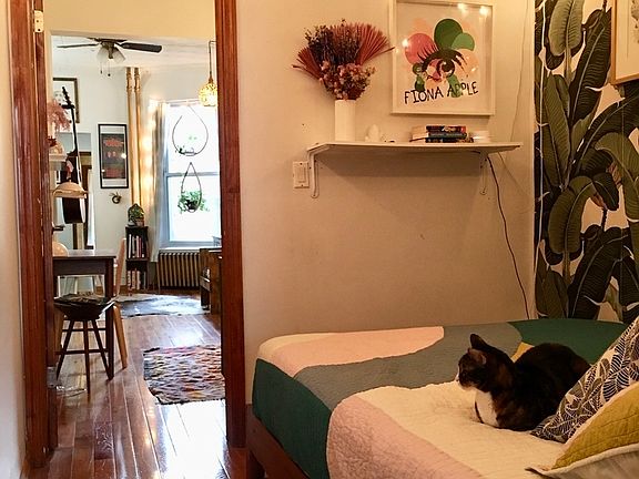 5th image of 568 Morgan Ave APT 1R