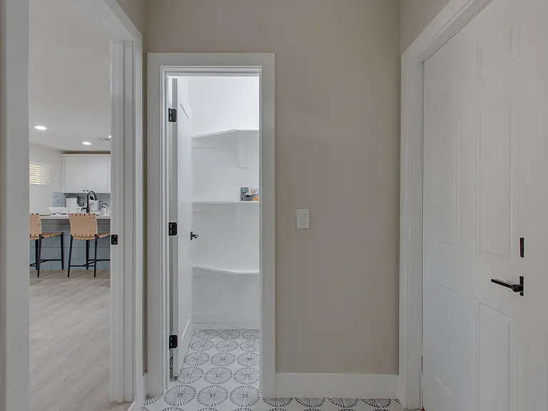 38 E Geneva Dr — Photo 40