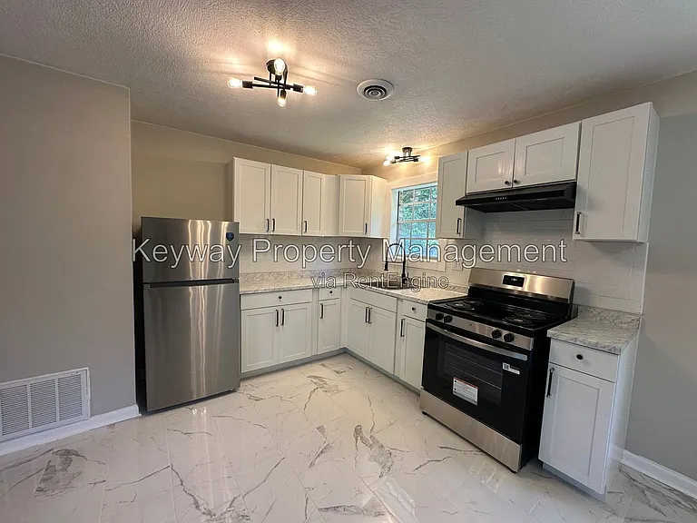 3606 Columbine Dr — Photo 3