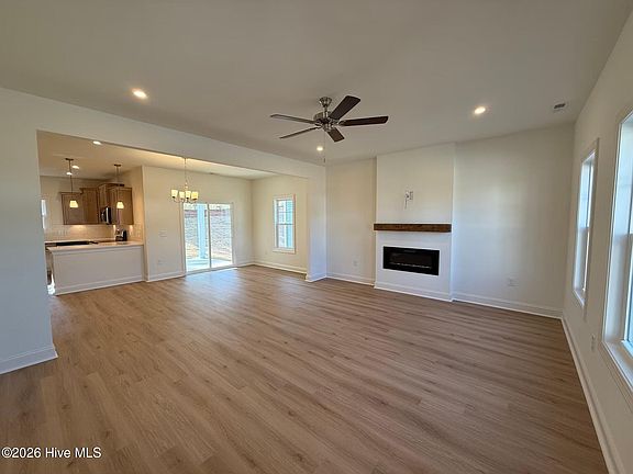4th image of 668 Chambers Drive