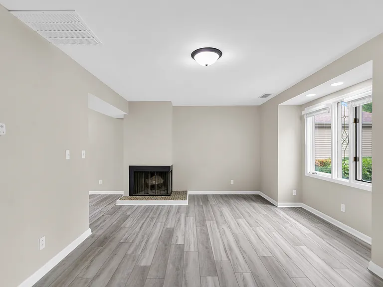 1604B Lyndhurst Dr — Photo 4