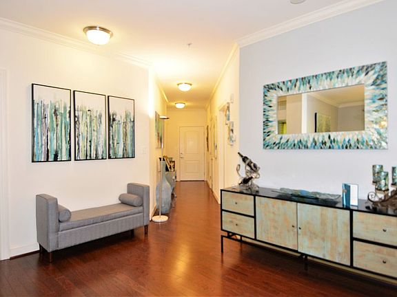 Foyer w/Hardwoods