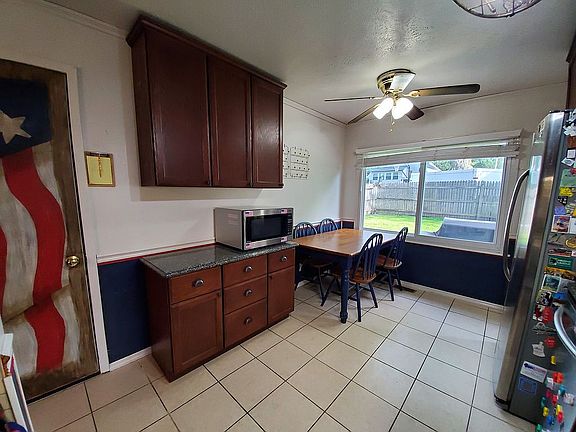 3rd image of 1106 W Oakland Ave