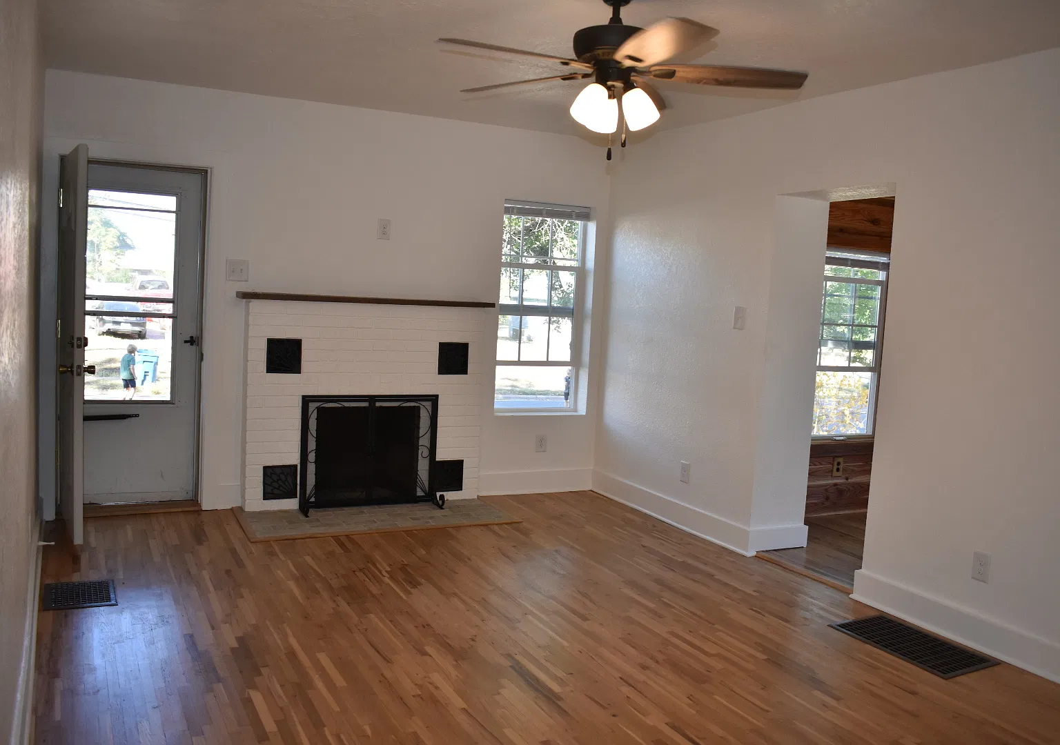 2 bed, 1000 sqft, $1,200 — Photo 3