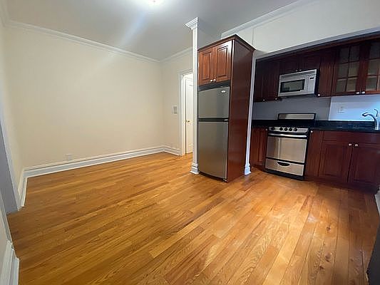 1st image of 414 W 44th St APT 1G