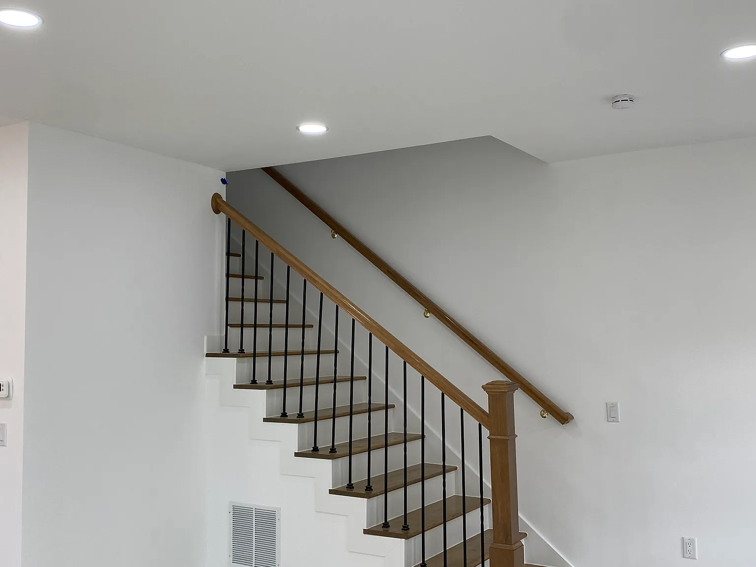 3 bed, 1800 sqft, $3,800 — Photo 2