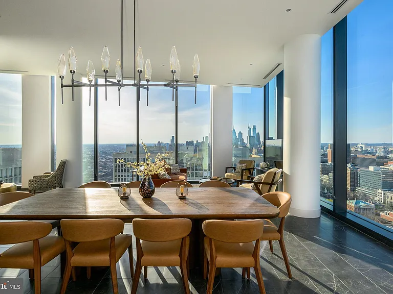 1-5 Dock St #Penthouse 2904 — Photo 25