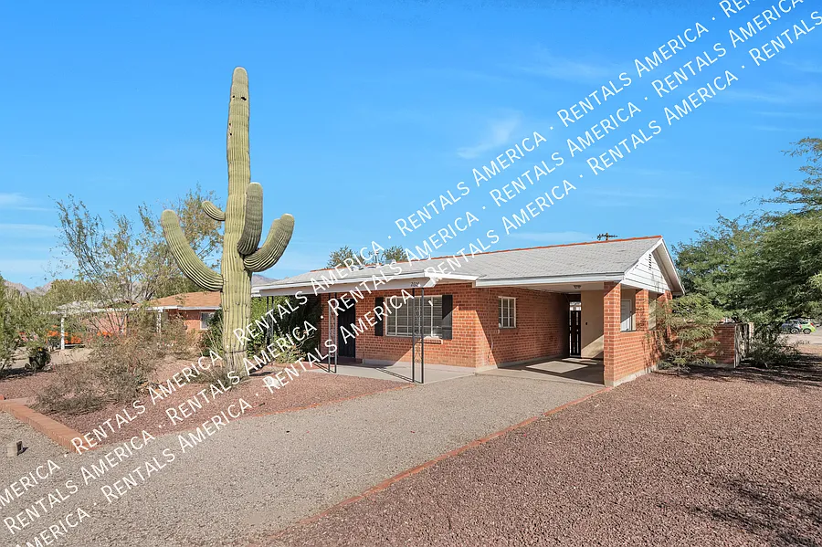 Fantastic 3 bd 2 bath near the U of A! — Photo 1
