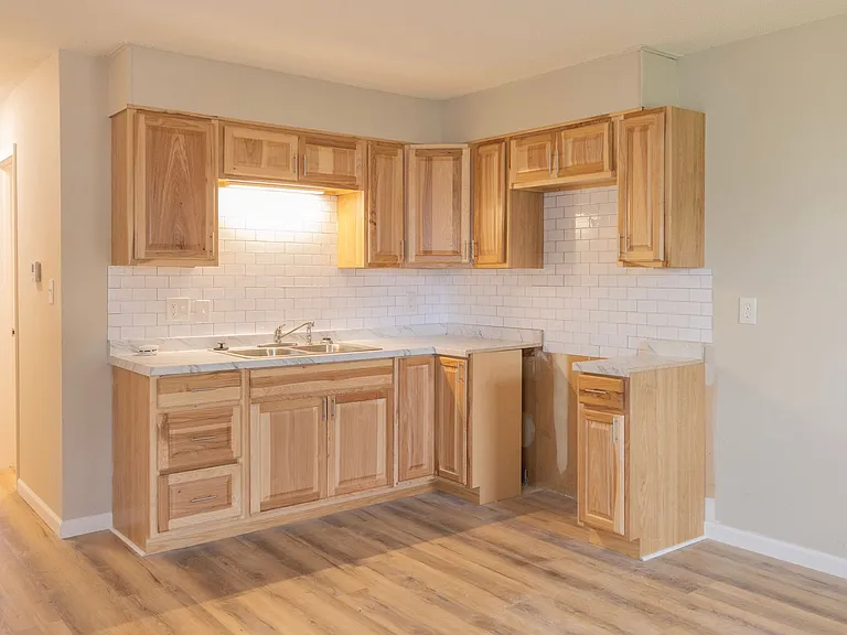 3711 Weymeyer Dr — Photo 9