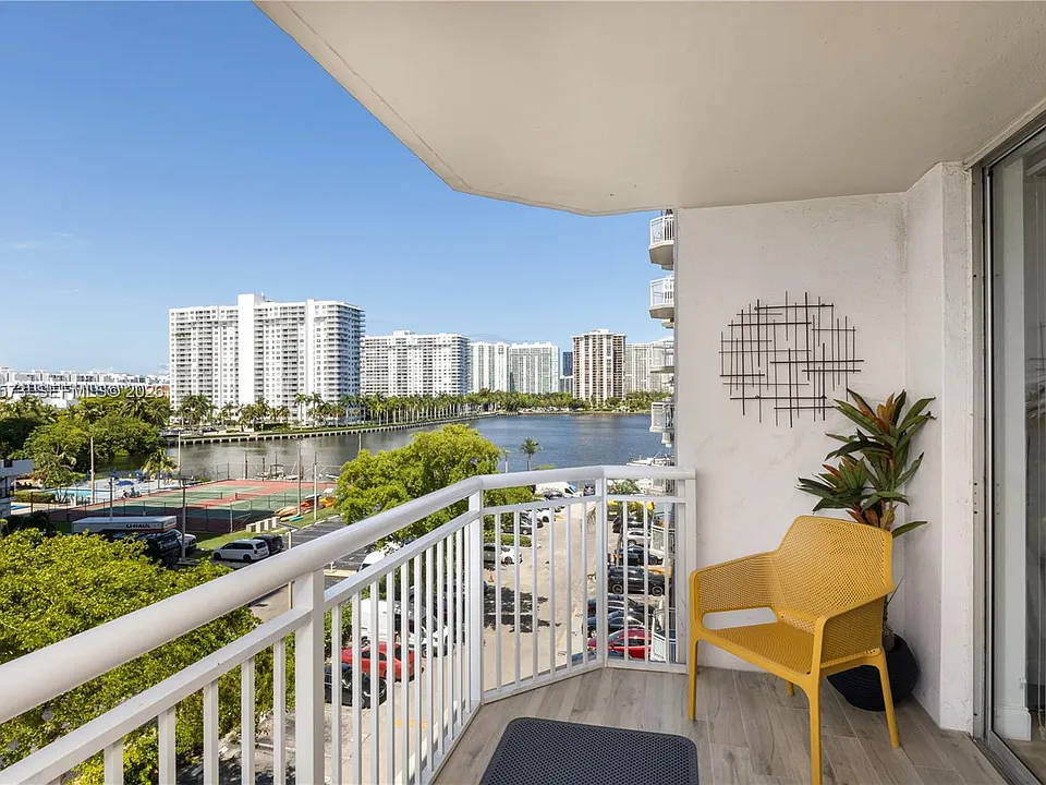 18051 Biscayne Blvd #502
