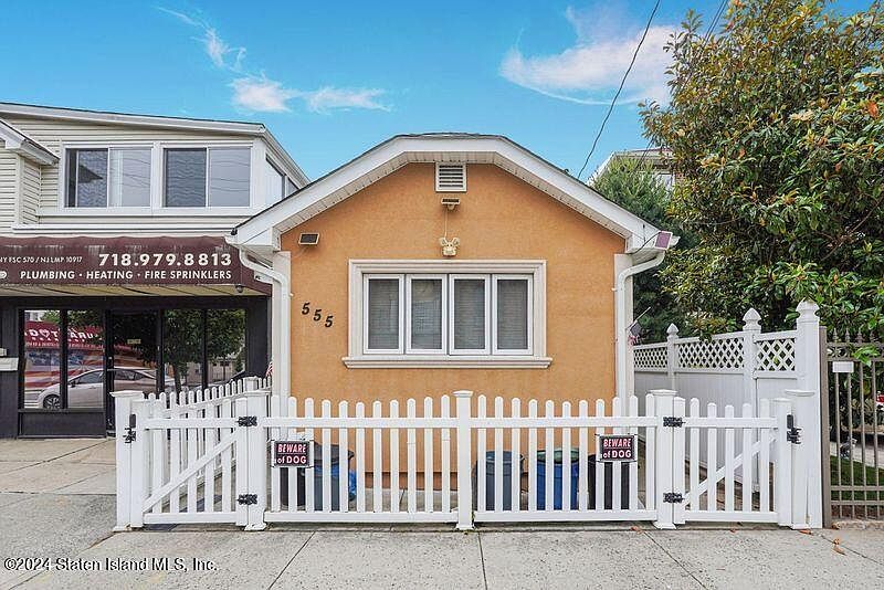 1st image of 555 Lincoln Ave
