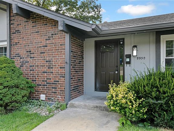 4th image of 8930 Evanston Ave