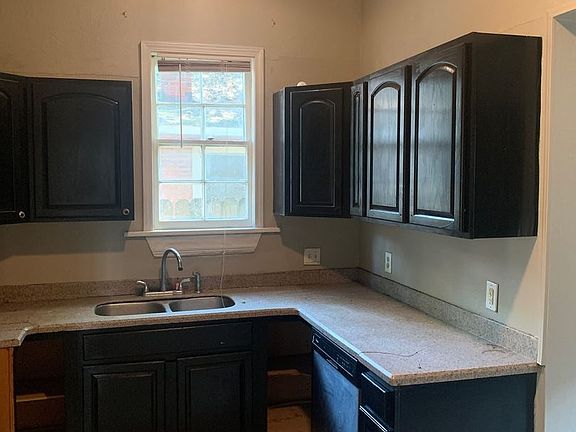4th image of 161 Prospect St