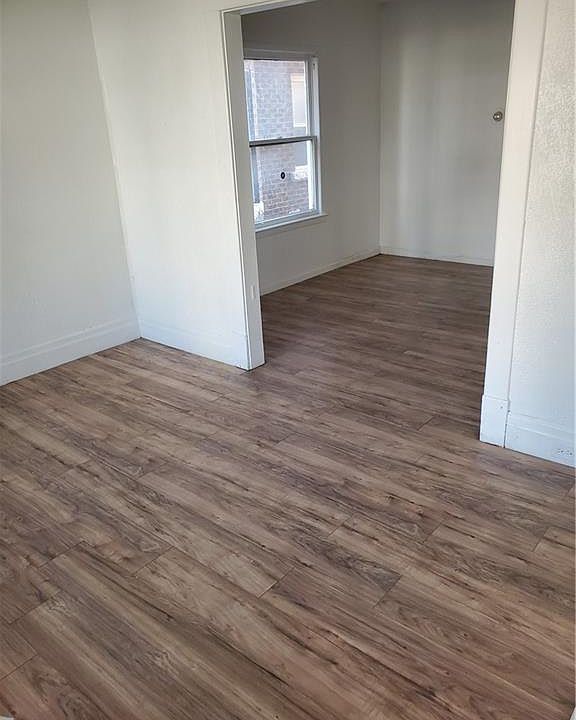 2nd image of 1837 Willow Ave