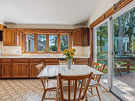 5th image of 10 Millwood Cir