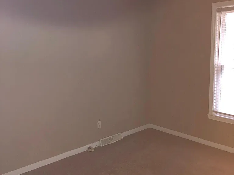 712 Edgegreen Dr — Photo 2