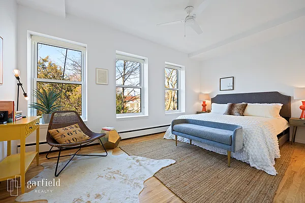 Sold by Garfield Realty  | media 5