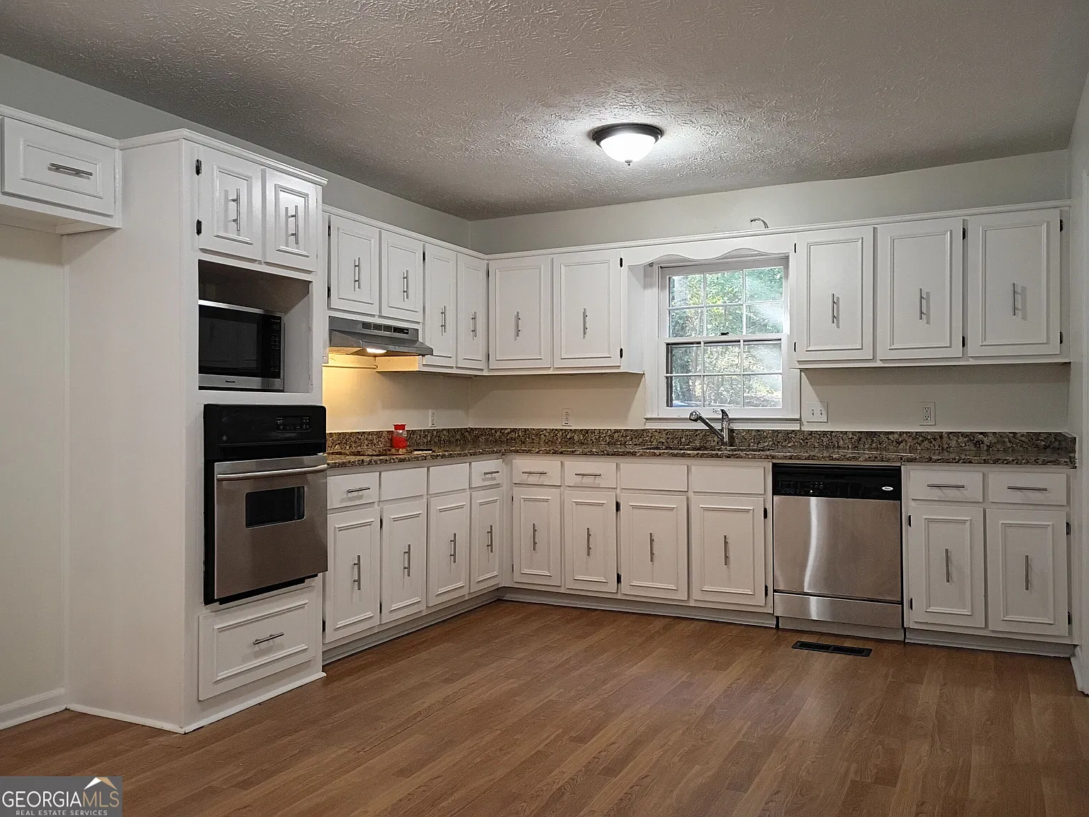 5 bed, 2.5 bath, 2848 sqft, $2,200 — Photo 4