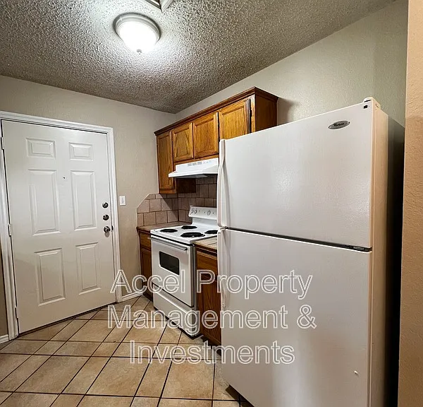 3808 Bluebird Ave — Photo 5