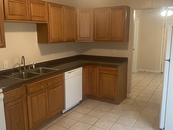 3rd image of 106 E Pearl St
