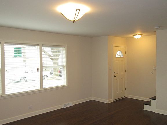 3rd image of 1401 W Le Moyne St