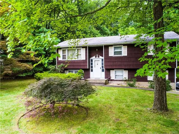 5 Kings Ct, Airmont, NY 10952