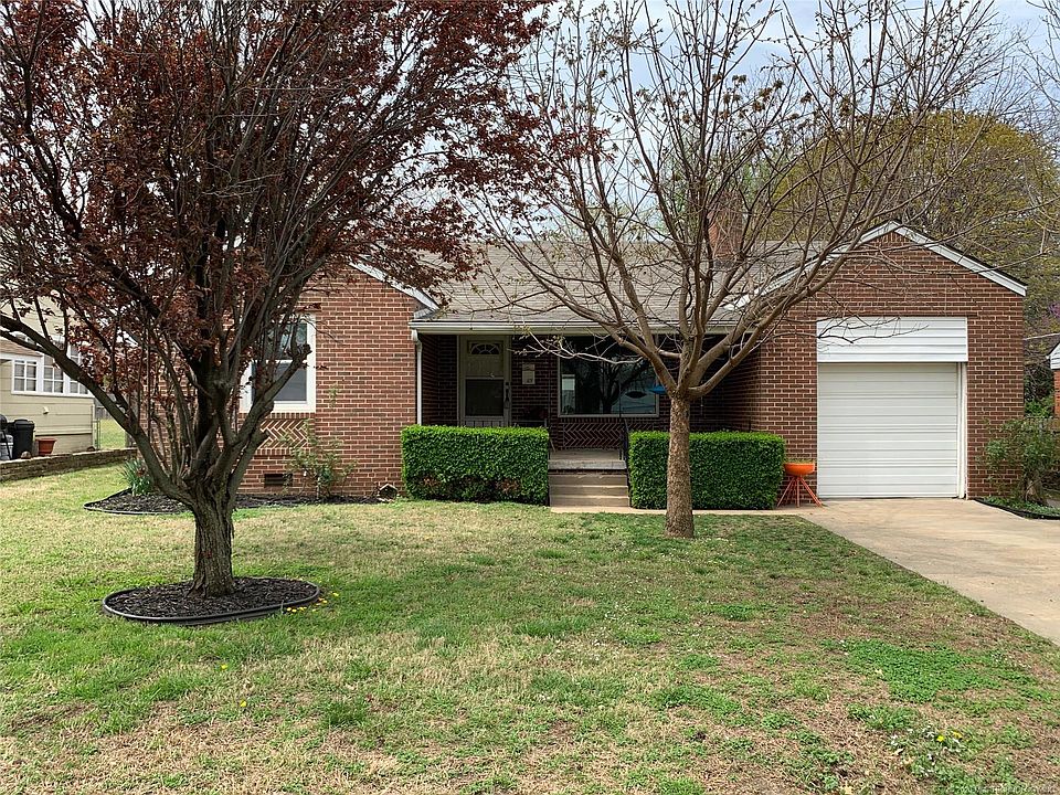 1st image of 928 S Vandalia Ave