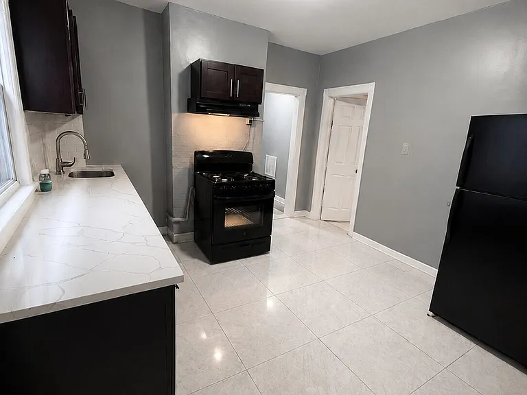 164 S 10th St #1 — Photo 2