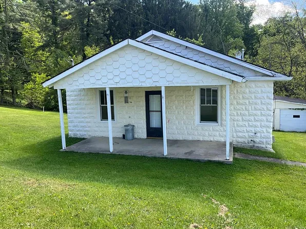 206 Walker St, Sophia, WV 25921
